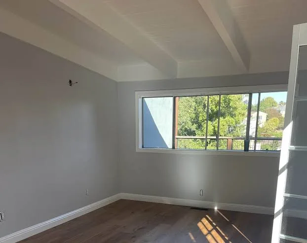 Resultado de alisado de paredes en Navacerrada — pared lisa lista para pintar