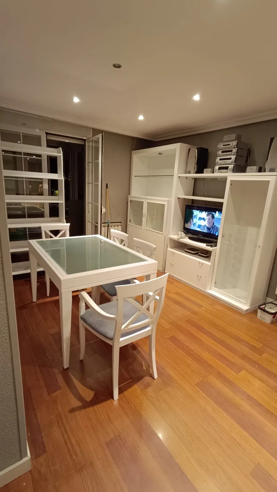 lacado comedor completo mesa sillas blanco en Valdemarín
