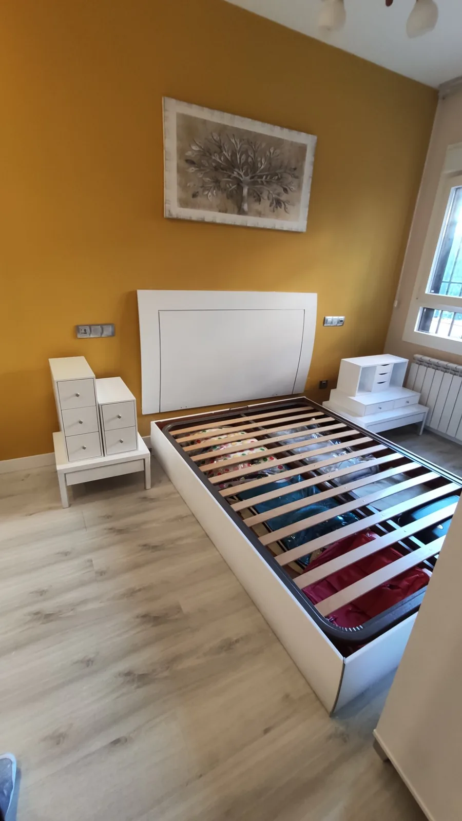 lacado dormitorio cama mesillas blanco en Becerril de la Sierra