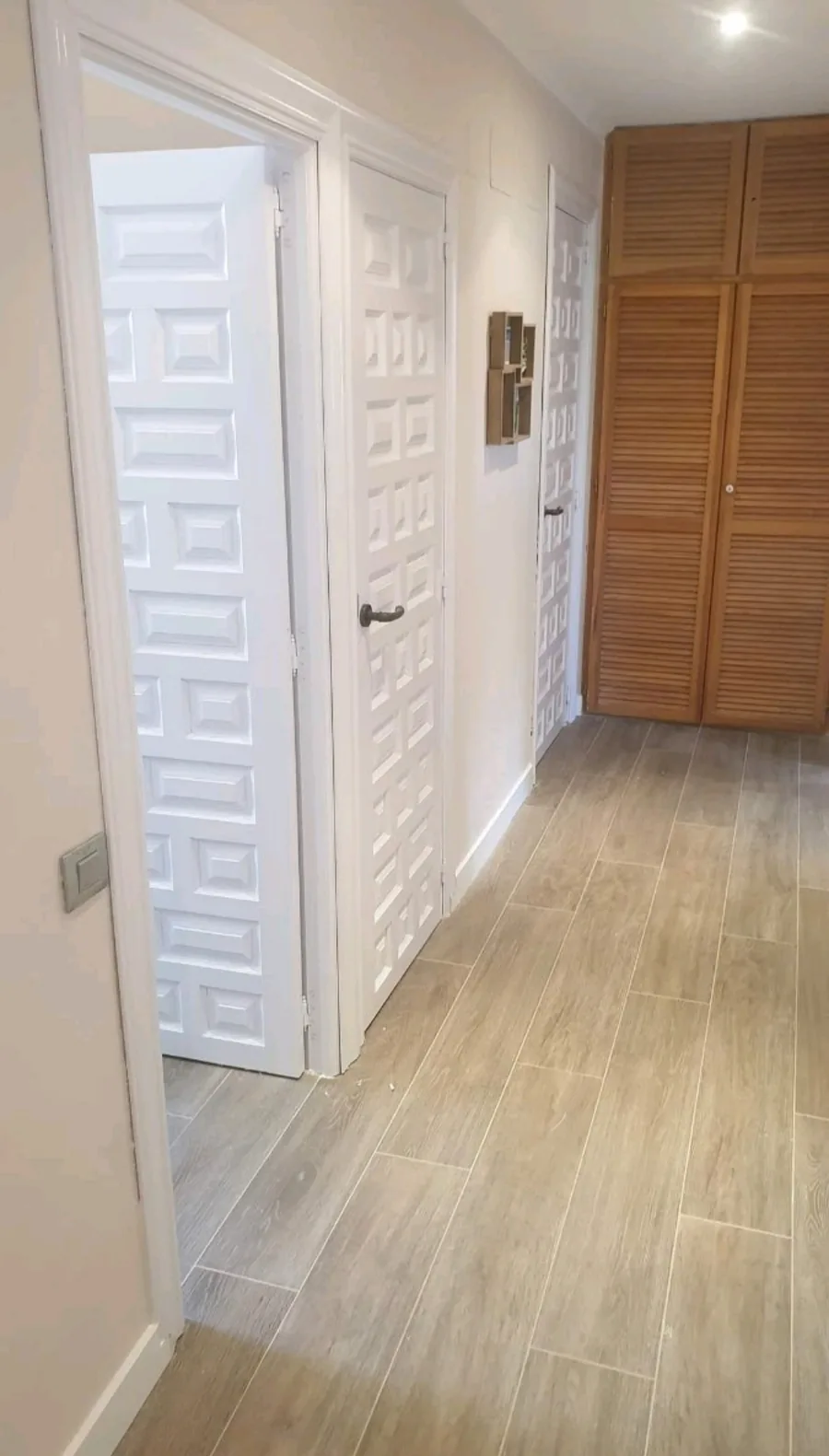 Puertas con molduras lacadas en blanco