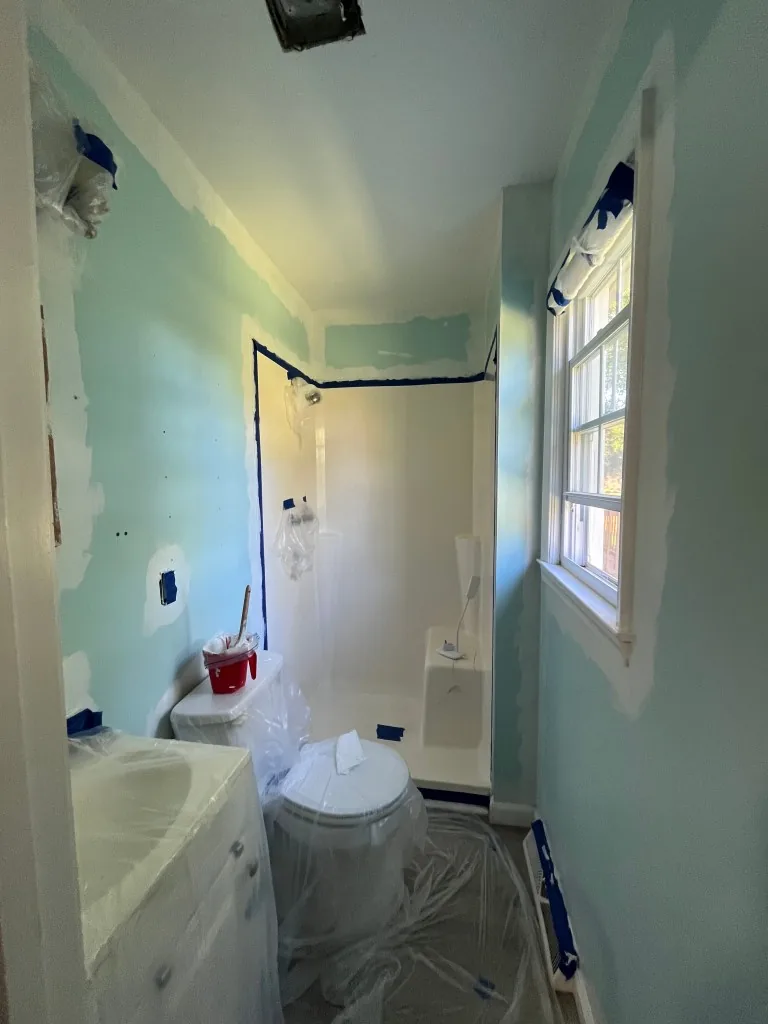 Pintura de baño interior por pintores profesionales en Pozuelo de Alarcón